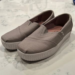 TOMS sporty casual shoe